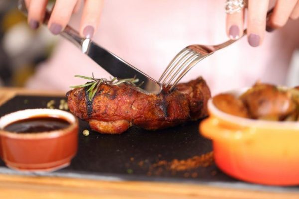 お肉は食べてはいけないの? 気になるヨガをする人の食事ルール