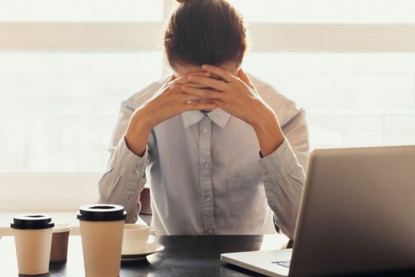 そのガチガチ肩では頭が働かない!オフィスヨガで自分にごほうび②