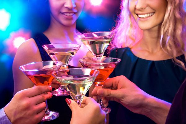 年末年始、お酒とのつき合い方は? 賢い女子が身につけたい素敵に飲む術
