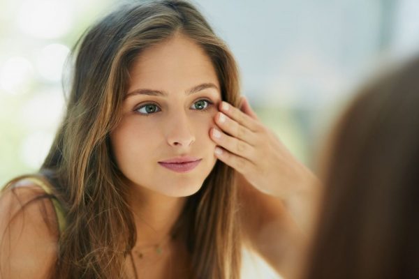 肌の乾燥で見た目が実年齢以上? 夜寝る前にやるべきヨガのポーズ