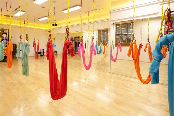 【募集終了】ゴールドジムのトレーニングを体験！【空中ヨガ＆骨盤調整】