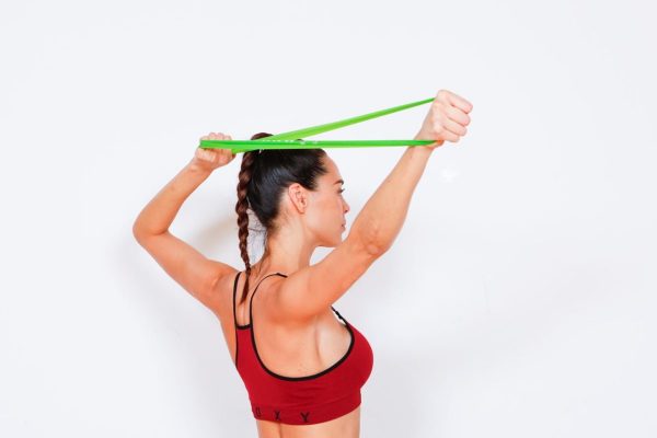 彼に背中からキュッとされるために「背中のはみ肉」を引き締める！【エミ流ゴムバンド・トレーニング】②