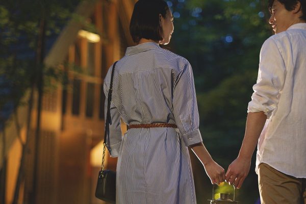 男性は揺れるものを見ると恋愛気分が高まる？今年もキャンドルナイトへGO