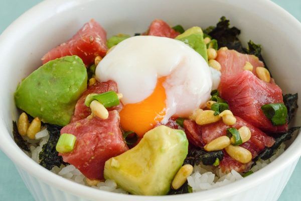 ジムでの運動後は○○丼でしっかり栄養補給を！