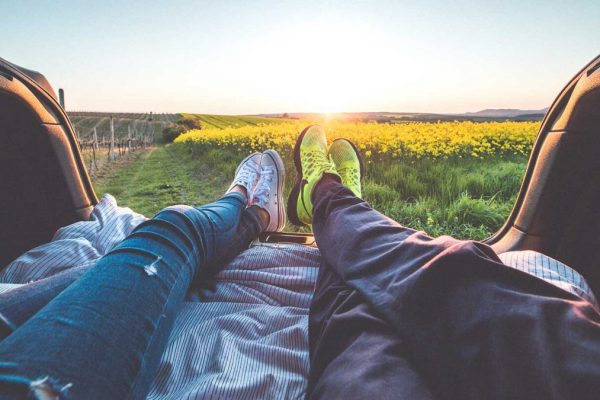 牡牛座は電撃的な恋の予感！？水瓶座は恋のバトルに要注意！【ジプシー占い】2/16～2/22