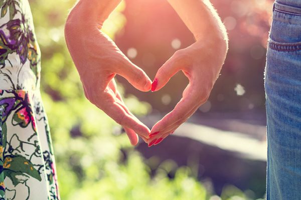 あなたは社会の中でうまくやっていける？中指を見ればひと目でわかる！