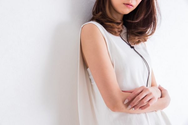 胸を大きく開いて伸ばし二の腕と肩をスッキリさせよう