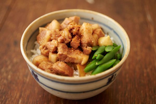 手を抜くぐらいが丁度イイ！彼も満足の「豚の角煮丼」レシピ