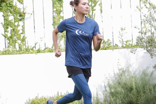 【誌面連動】基本のランニング「スタンディングアームスイング」動画