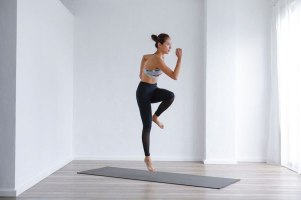 【誌面連動】基本のアジリティトレーニング「ワンレッグホップ」動画