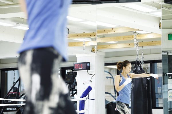 【誌面連動】いま、気になるトレーニング 「シャドウボクシング！ジャブ・ストレート・フック」動画