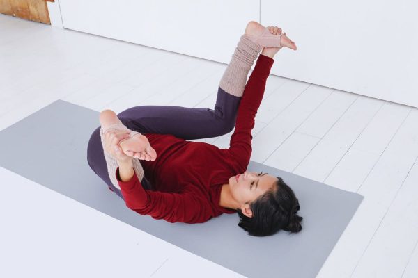 ハッピーベイビーのポーズ〜お休み前にカラダスッキリ！養命酒ヨガ〜