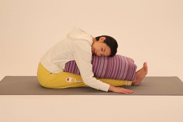 前屈のポーズ〜お休み前にカラダスッキリ！養命酒ヨガ〜