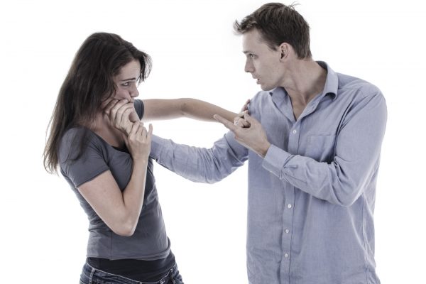 束縛が強い彼。それは「デートDV」？それとも？【知っておきたい恋愛関係の裏側】