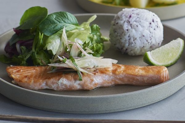 タンパク質と抗酸化力がある【鮭】は女性に嬉しいコトしかない食材！