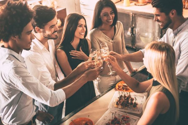 2月生まれの人、夢を買うなら宝くじを。11月生まれは交際費が増えそう。【誕生月別の金運】3/21〜4/20