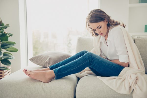 冷えや食事の偏りが生理痛の原因になる!?婦人科の症状に利くツボ